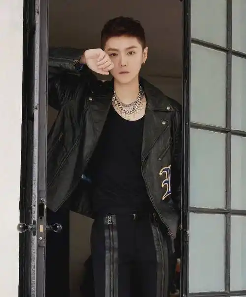 鹿晗罕见硬汉造型!