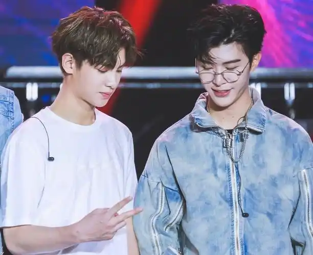 范丞丞黄明昊塞东西