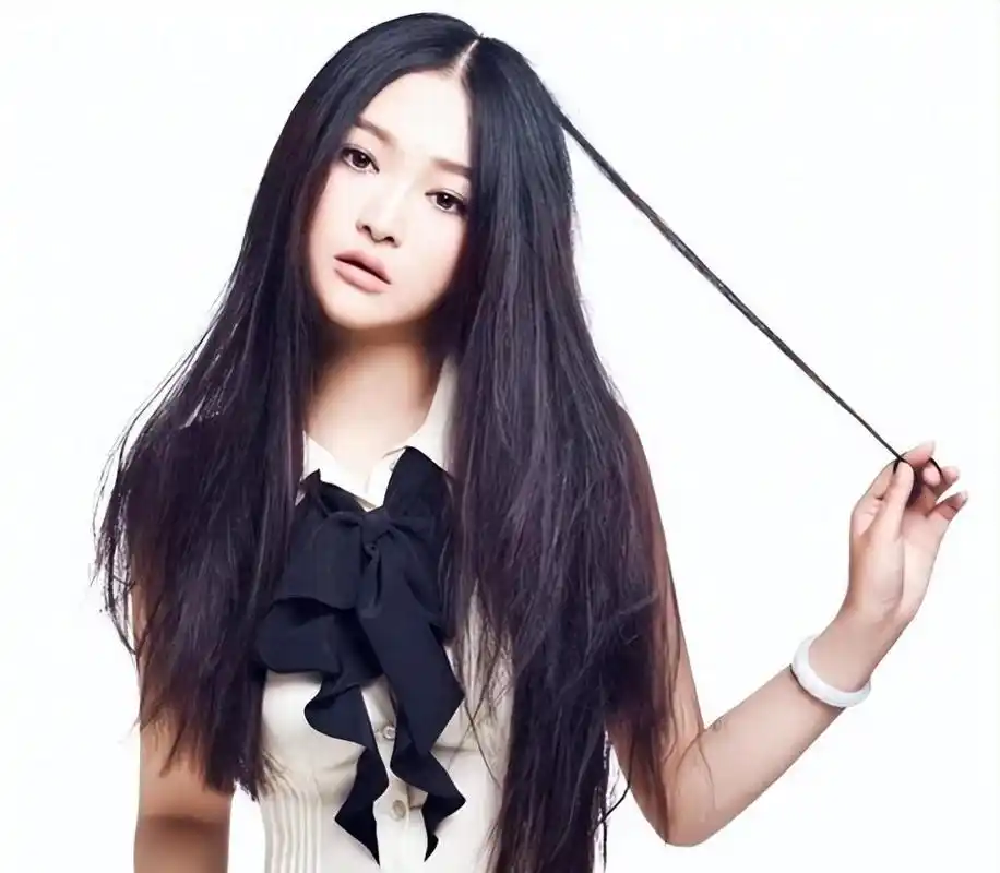 何琢言:曾与赵丽颖同台pk,被传插入黄晓明感情,缘何巅峰期陨落