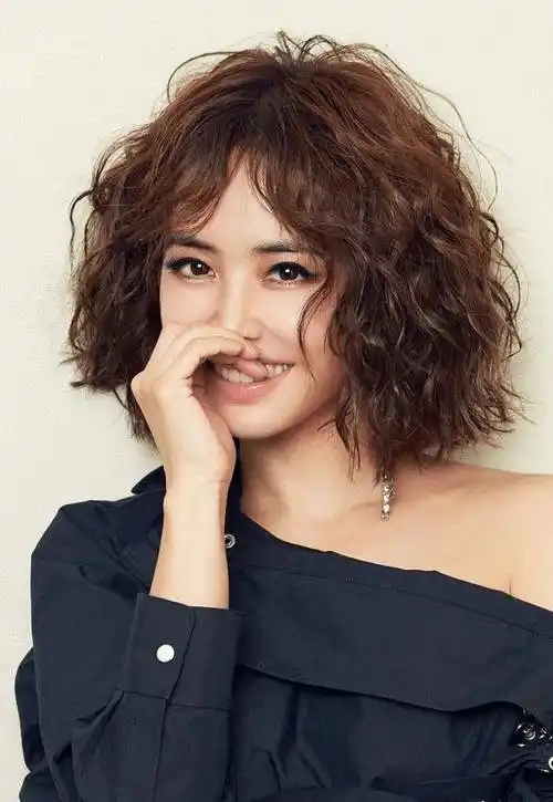 戚薇短发出征,杨幂大波浪,蔡依林最敢玩_头发_吹风机_离子