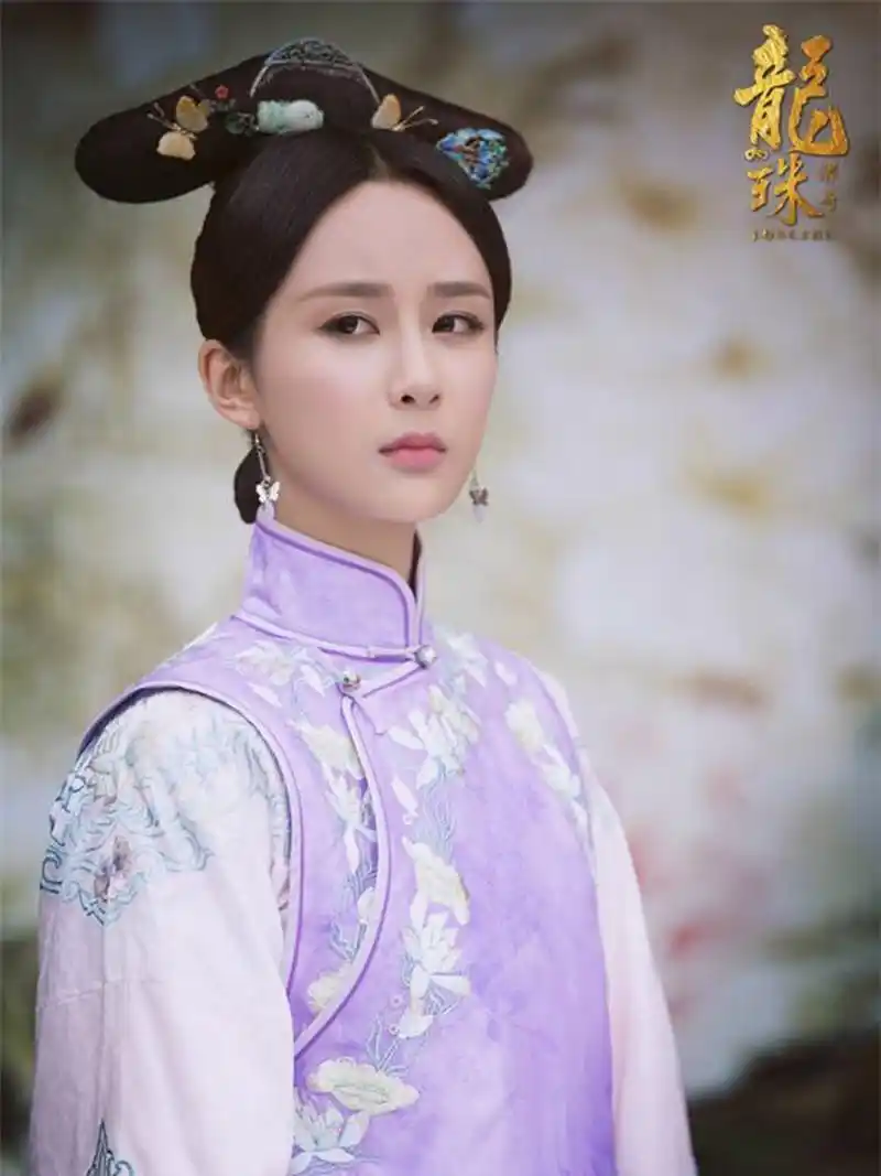 中的杨紫:演技派新秀的崛起 首先,我必须说,杨紫在《龙珠传奇》中的