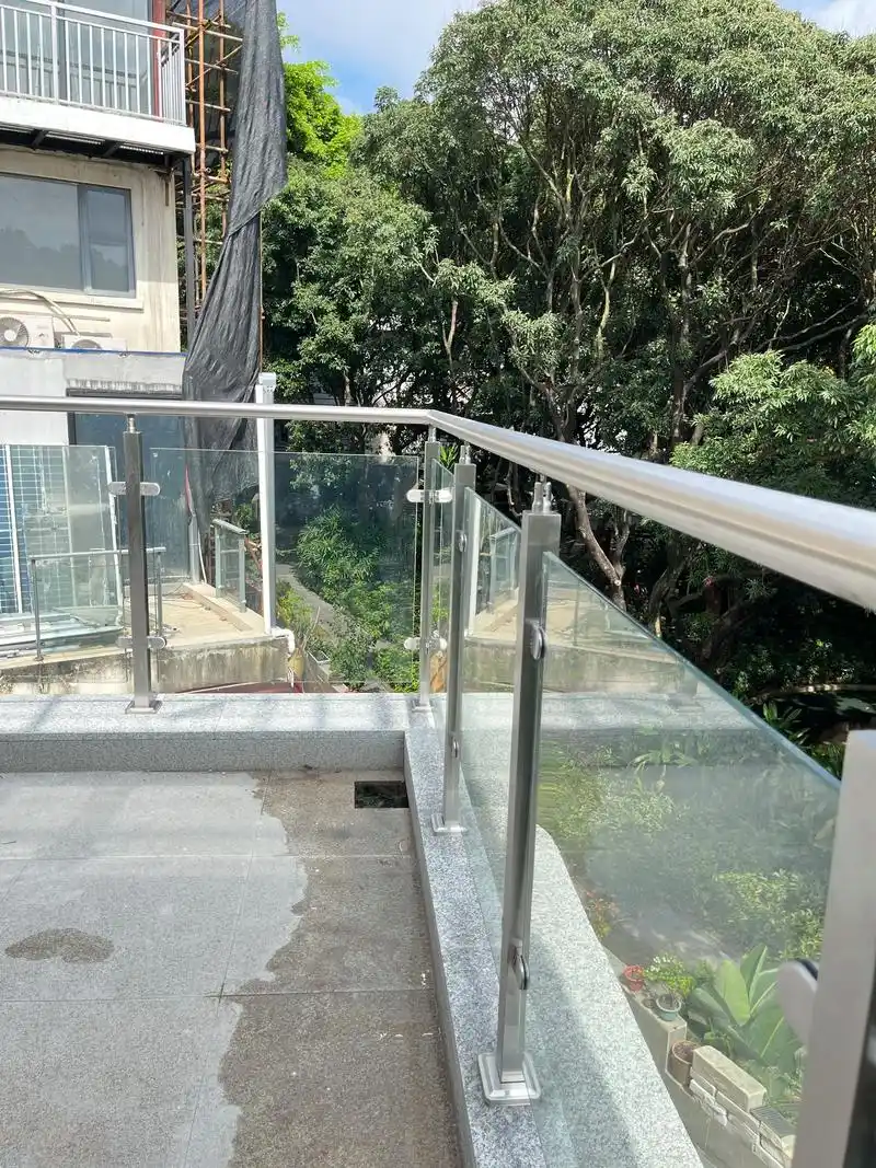 不锈钢楼梯扶手的优点有哪些?1.颜色款式多样 2.强度高抗 - 抖音