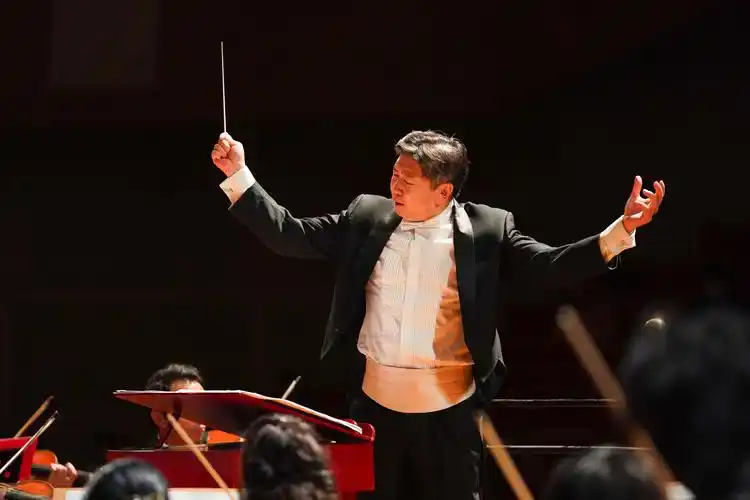 著名指挥家夏小汤