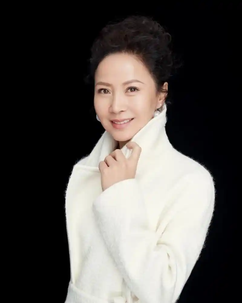 赵越不老戏骨优雅绽放