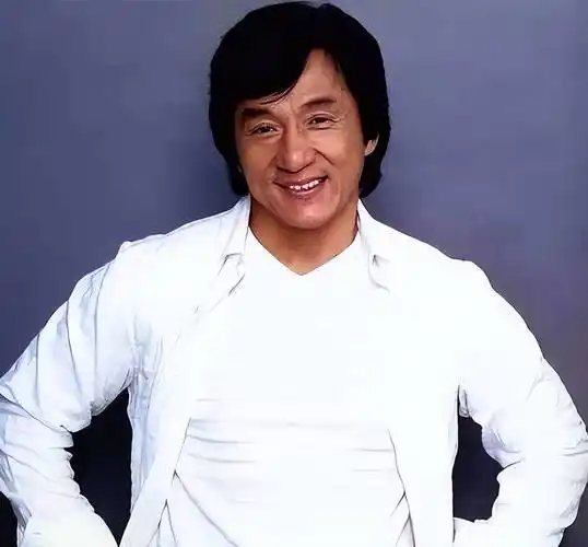 曝成龙与邓丽君私生子相认,父子俩抱头痛哭,房祖轩身份被打假_刘嘉玲