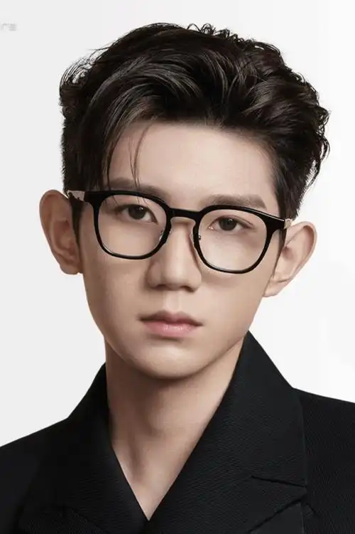 王源戴眼镜这一块气质真的就很绝绝子