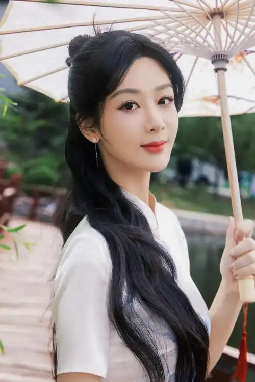 杨紫官宣喜讯,有了新身份!网友:难怪要缺席白玉兰颁奖