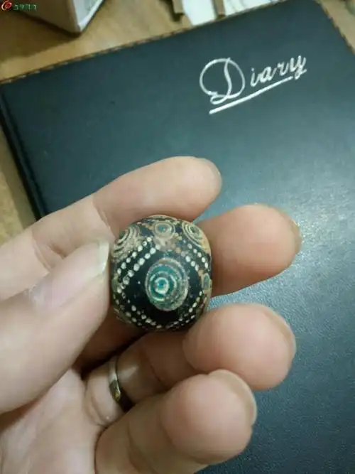 战国大尺寸蜻蜓眼琉璃珠