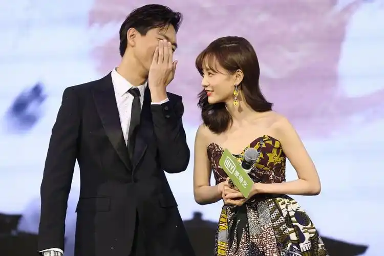 李现向李一桐撒娇,对赵圆瑗摸头杀 姚笛秀美腿又美又飒