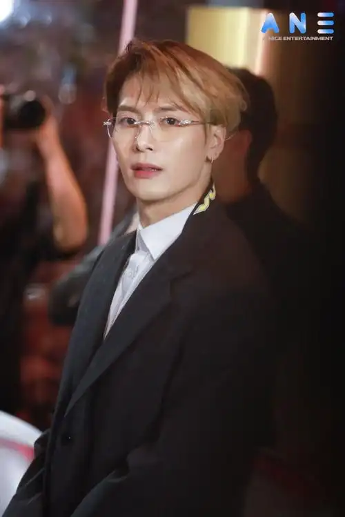 泰国雀巢咖啡品牌活动@王嘉尔相关媒体图谁能抵挡住眼镜嘉的魅力03