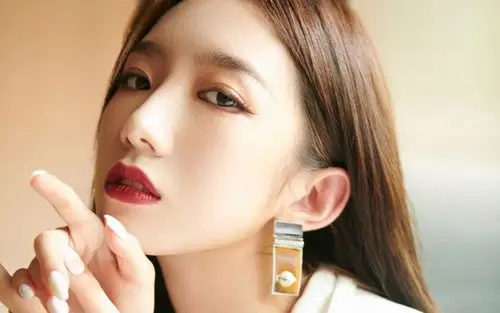 孟美岐酷飒性感图片桌面壁纸