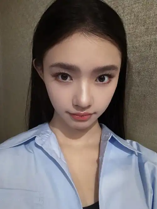 林允的素颜##林允捏脸自拍