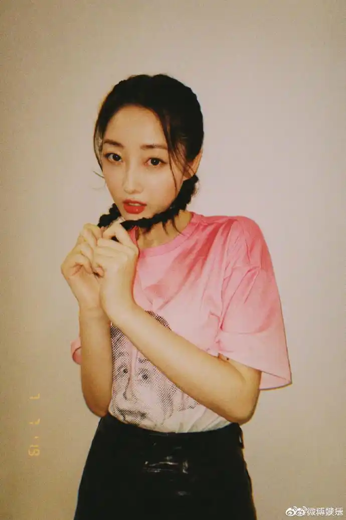 夏天,不能没有#可甜可飒的碎发造型#.