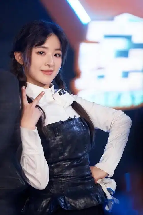 网友震惊:她怀孕了?36岁张含韵上镜肚圆腰粗,至今单身令人疑惑