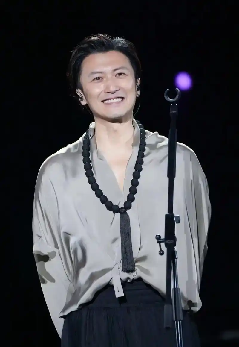 谢霆锋是莫文蔚演唱会嘉宾#谢霆锋与莫文蔚 合唱《透视》