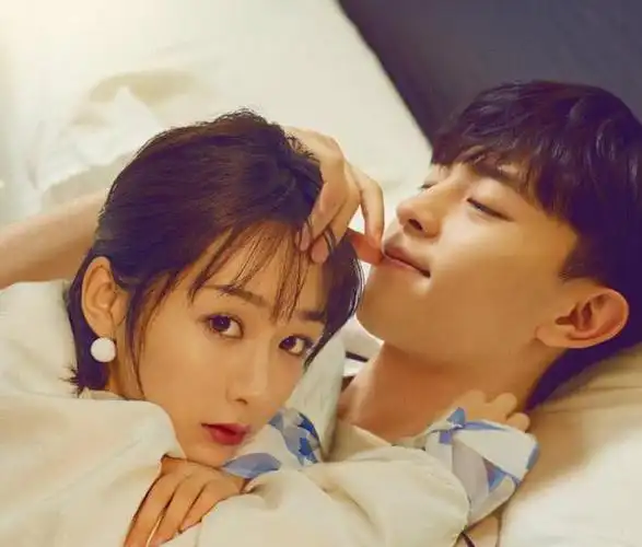 杨紫邓伦久未同框cp粉手动为俩人p一家四口照毫无违和感