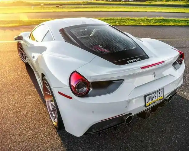 白色法拉利炫酷跑车图片大全