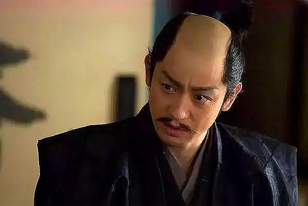 月代头:日本古代神奇的发型,为什么要把头发中间剃掉?