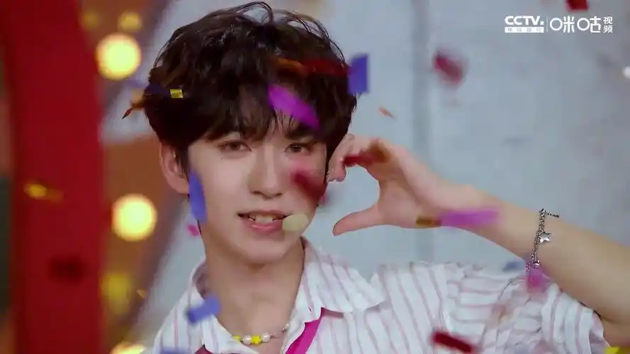 时代少年团-张真源@时代少年团-贺峻霖甜甜的合作舞台《亲亲爱》噢!