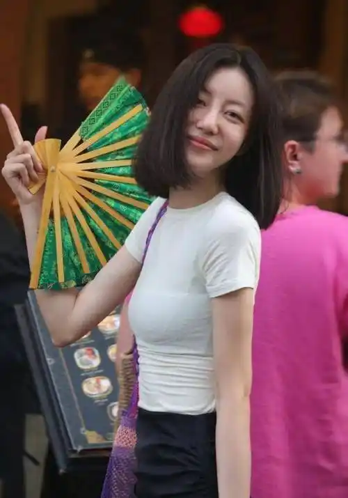 李溪芮深夜怒砸代驾?"内娱腿精"迷惑行为大赏:一手好牌打稀烂