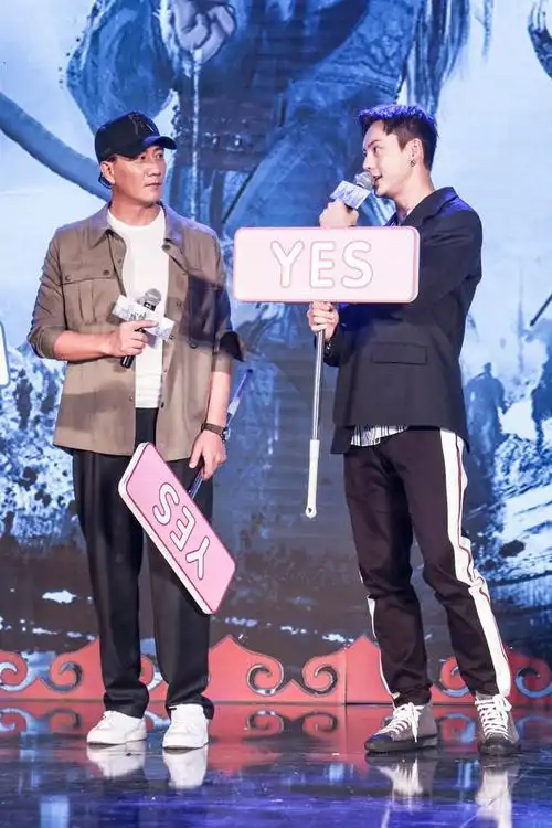 胡军惊喜空降新片首映礼 魔王问世先声夺人|陈伟霆_网易娱乐