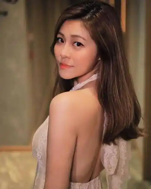 原创香港女星张嘉欣高价出卖不雅视频本人否认并愤怒报警