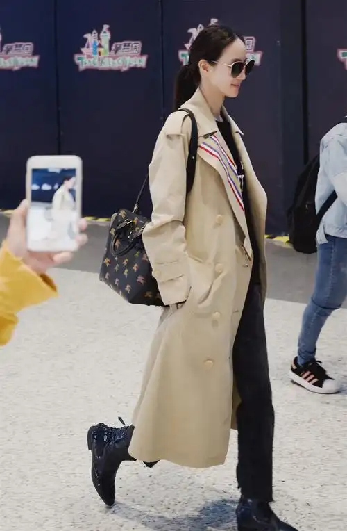 张钧甯机场照解锁潮流穿搭 秋季也能风格百变不单一 - 明星 - 南方