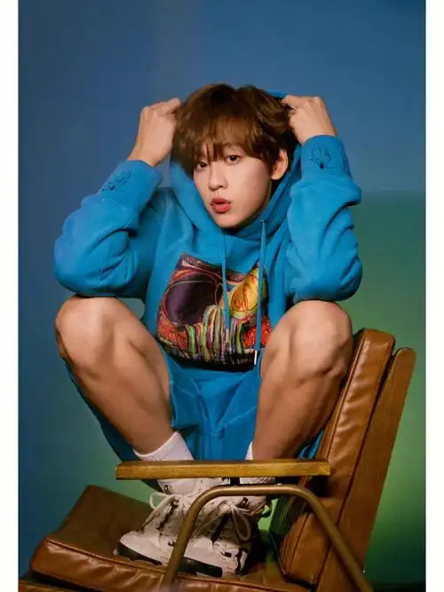 blue的调皮可爱尼余景天最新帅照