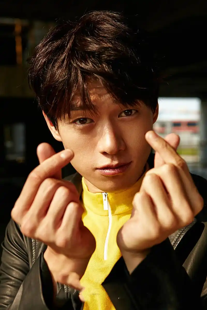 魏大勋冬日时尚帅气写真图片26