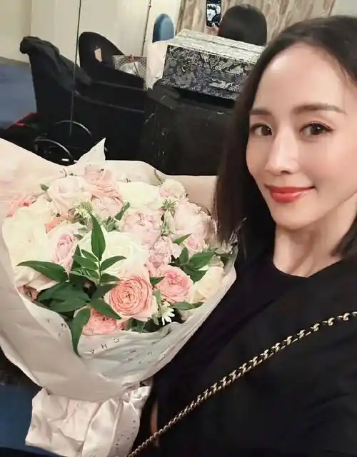 柯汶利到张钧甯家过夜,恋情曝光疑似同居,女方曾否认年底结婚-月光