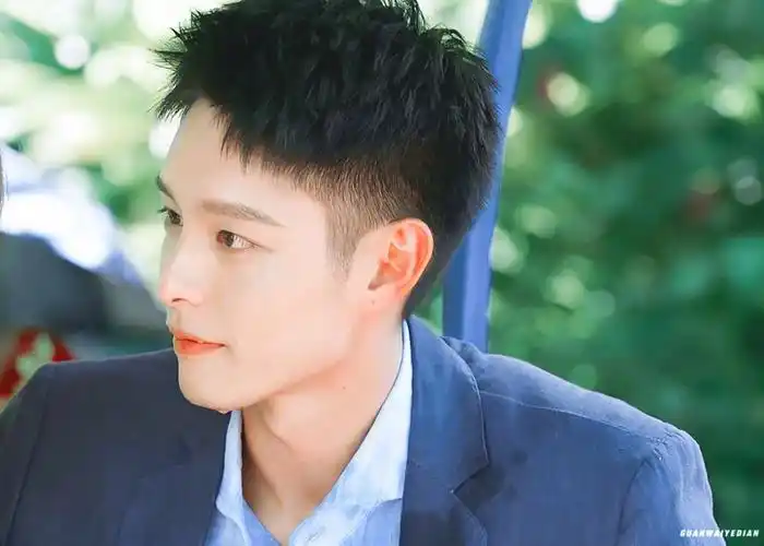 他在逆光中告白厉腾