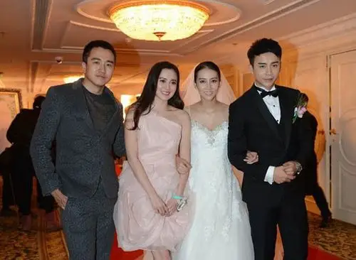 疑似翟天临和江铠同结婚照曝光 发布会甜蜜回应传言