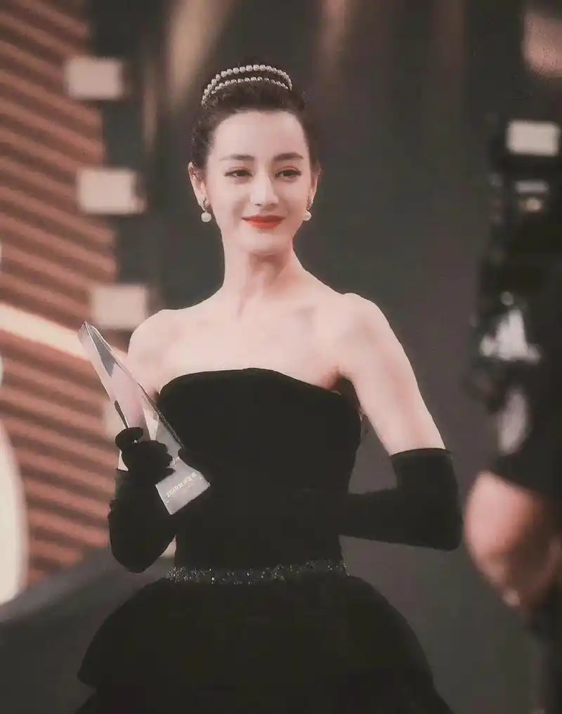 热巴的赫本风真的好美#迪丽热巴