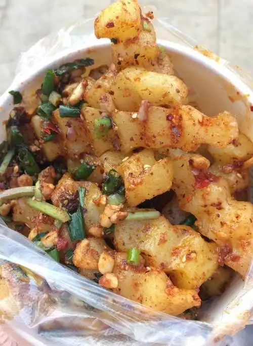 贵州六盘水最不缺的就是美食洋芋的吃法有n种,这样吃你见过吗?