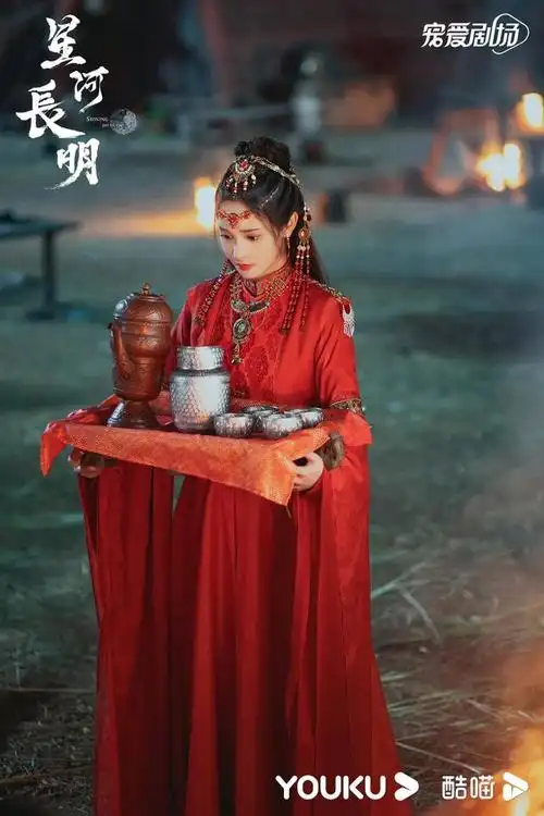 彭小苒新剧古装造型好贵气(彭小苒新剧星河长明定档)(10)