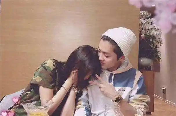 原创王一博跟关晓彤甜蜜旧照被扒鹿晗的油条突然没那么香了