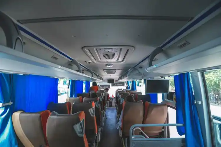 原创张掖机场开通了免费大巴为旅客提供了便捷与舒适乘车环境