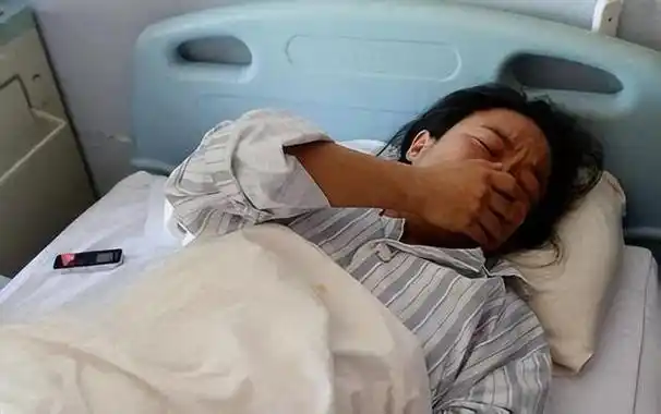 回顾"美女死刑犯":任雪穿着露脐装上路,被枪决前,她突然张开了嘴