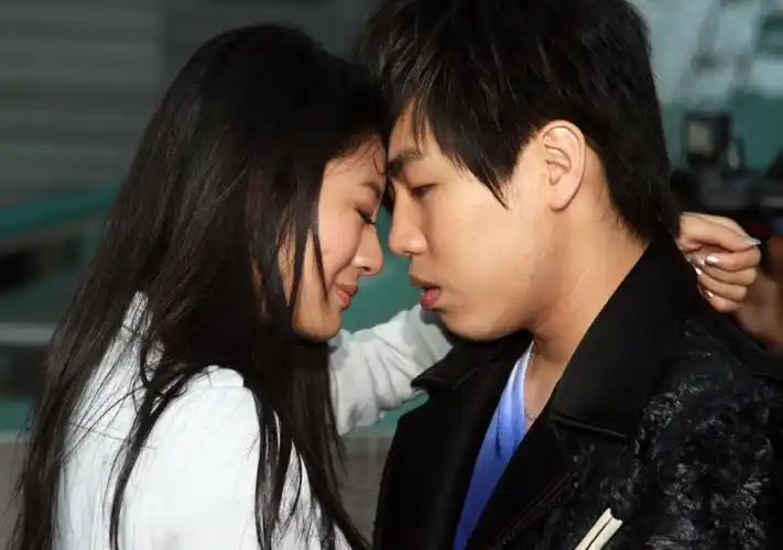 胡彦斌本来是个低调的歌手,没想到跟郑爽谈恋爱之后会获得这么多关注.