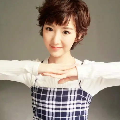 二喜毛晓彤微微一笑很倾城花絮