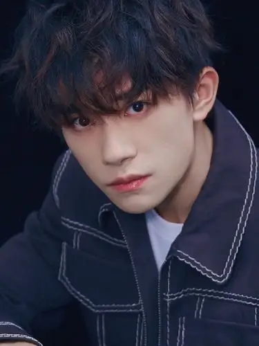 易烊千玺拥有独一无二的帅气怼脸杀谁能不喜欢