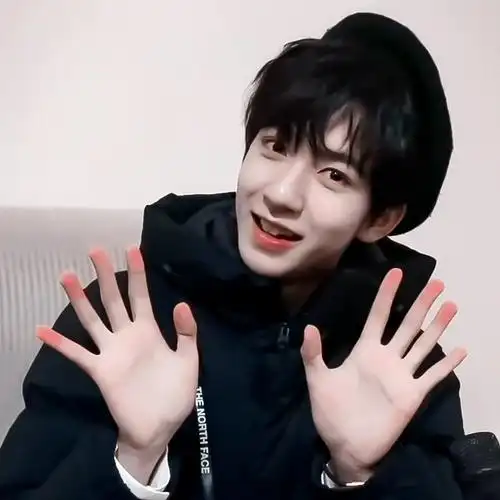 没有比贺峻霖更适合贝雷帽的人了!