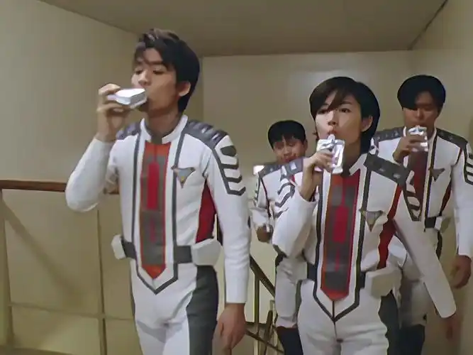 胜利队搞笑日常 所以新城是怎样从坠机中活下来的