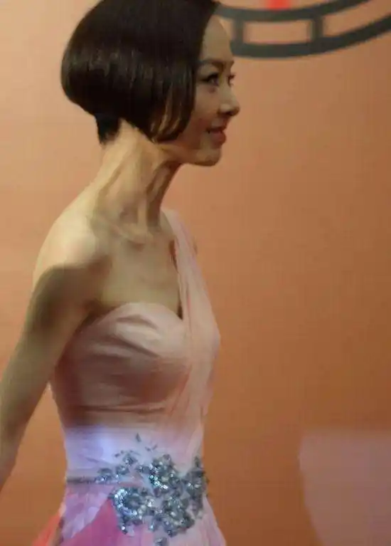 鲁豫有约:24岁远嫁美国被虐,回国嫁给初恋却瘦成皮包骨