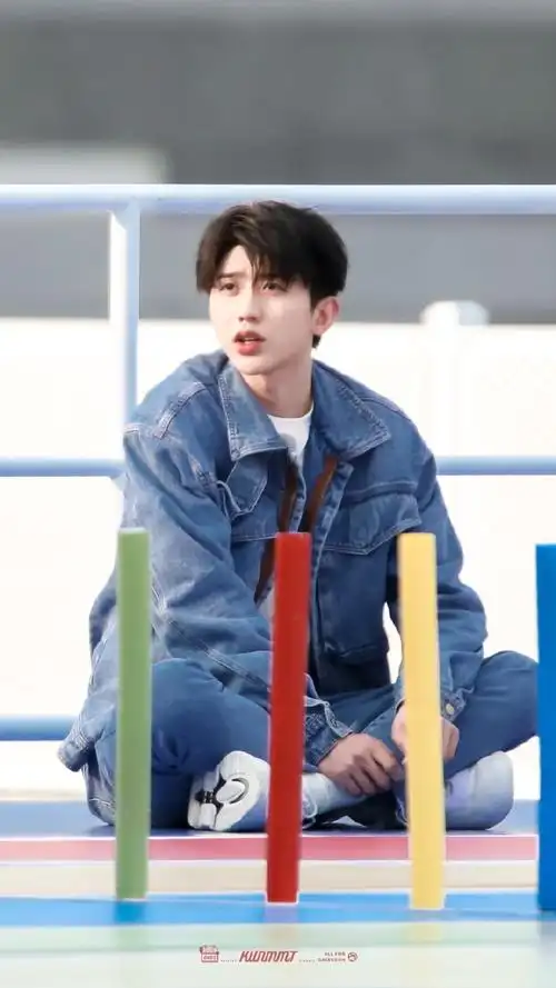 蔡徐坤牛仔套装#93#奔跑吧蔡徐坤#「2021/03/28   奔跑吧·珠骸」