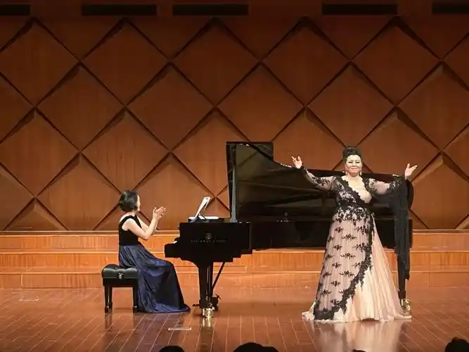 廊坊生活新丝路和慧独唱音乐会