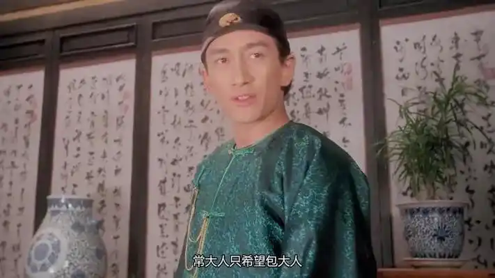 芝麻官:方唐镜为贿赂星爷,可谓是煞费苦心,直接搬来一屋子白银