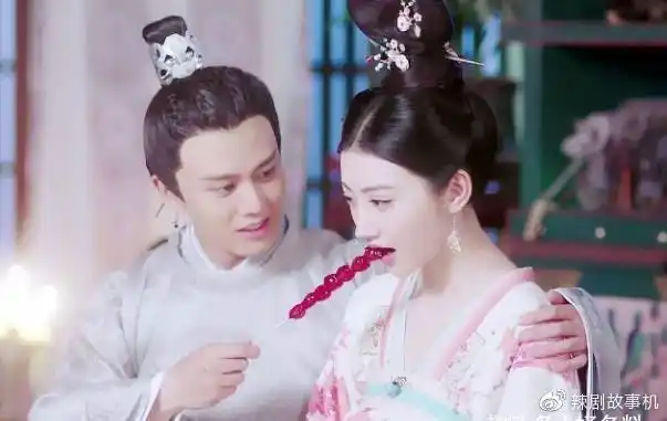 景甜和任嘉伦是什么关系呢,剧中亲密的两人私下并无互动