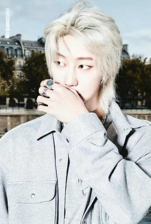 徐明浩真的在发光##徐明浩塞纳河畔高阶灰