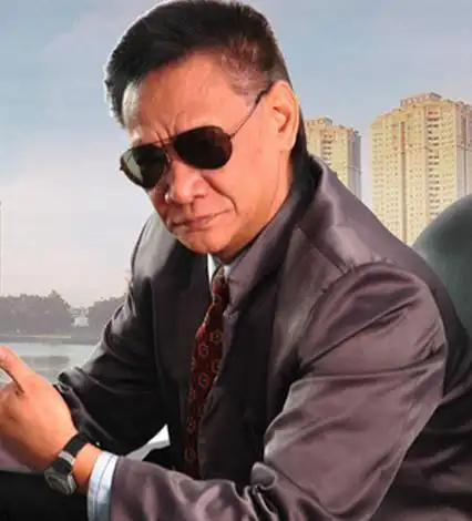 何家驹   何家驹被称为香港演艺圈"四大恶人"之首,主演过《监狱风云》